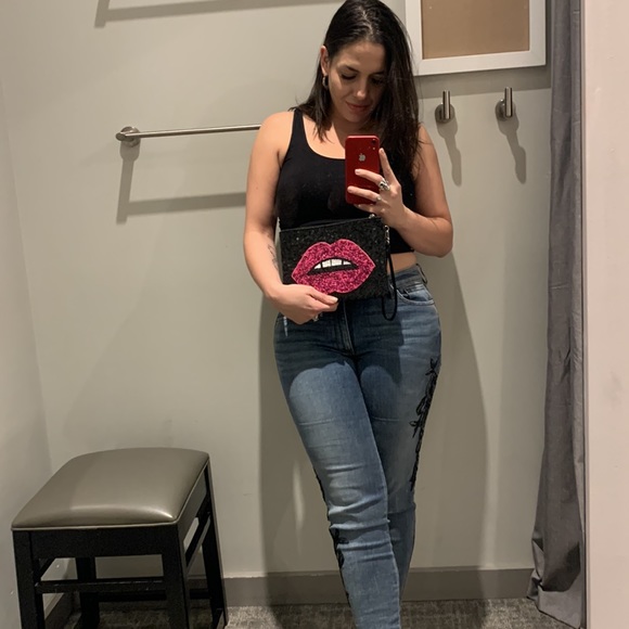 Bead Sequin lip clutch - Picture 7 of 15